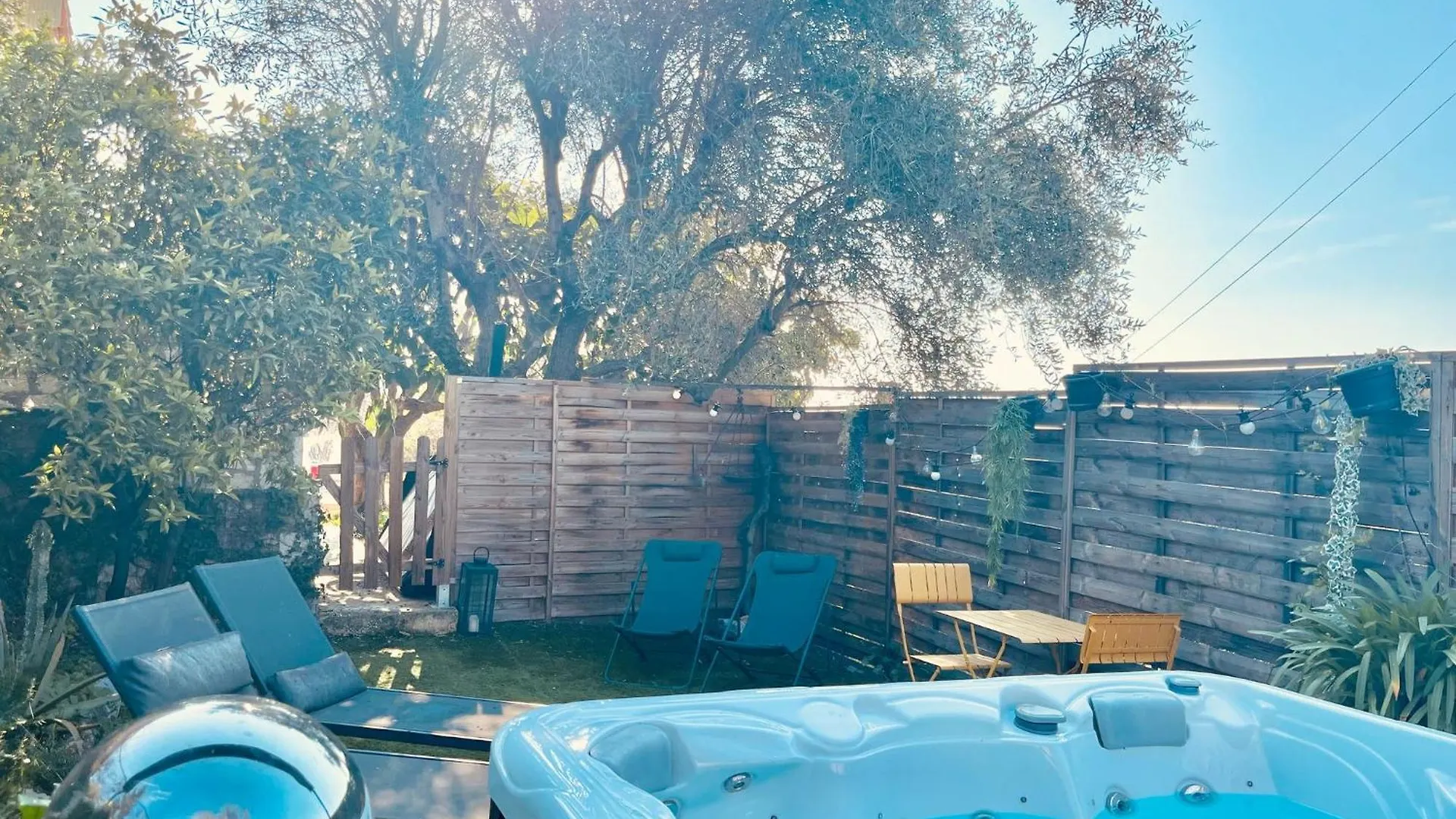 Holiday home Havre De Paix Avec Jacuzzi Et Jardin A Pied Du Centre-Ville France