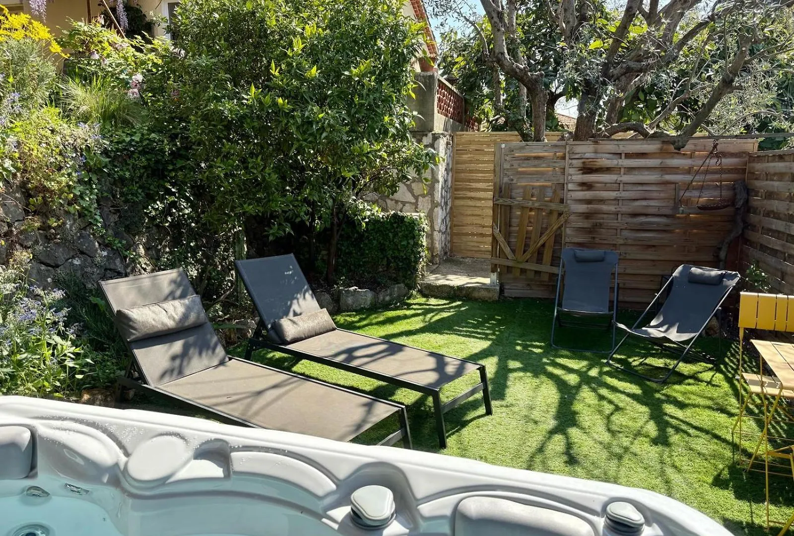 Holiday home Havre De Paix Avec Jacuzzi Et Jardin A Pied Du Centre-Ville