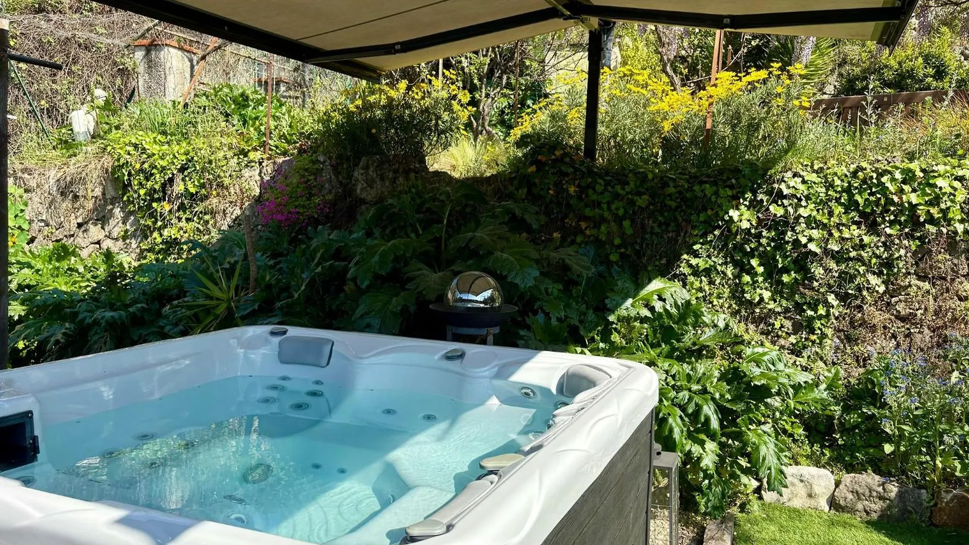 Holiday home Havre De Paix Avec Jacuzzi Et Jardin A Pied Du Centre-Ville