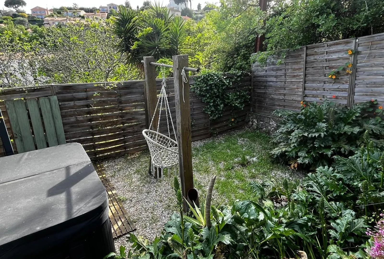 Holiday home Havre De Paix Avec Jacuzzi Et Jardin A Pied Du Centre-Ville